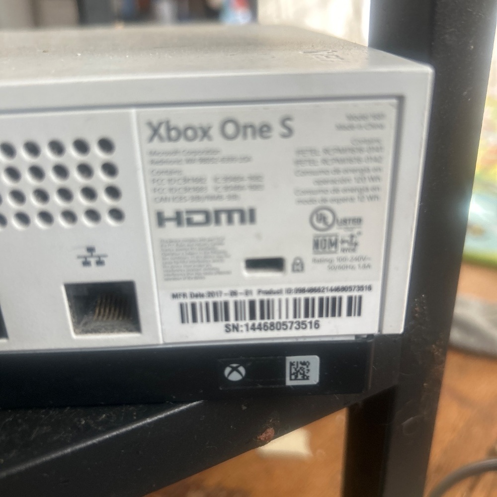 Xbox OneS - Picture 4 of 7